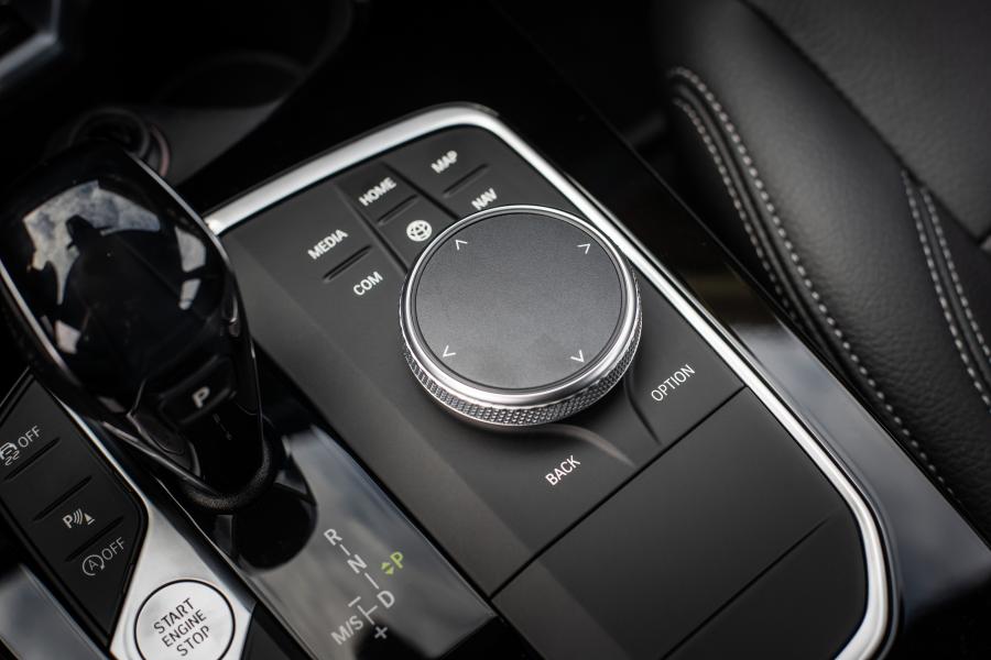 Детали интерьера BMW 118i Luxury Line (F40) 2019 года  (WW) (фото 31 из 40)
